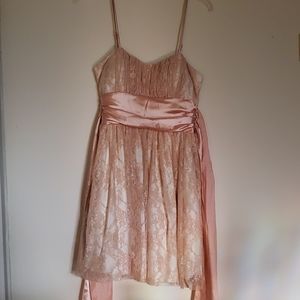 Beautiful short dress!